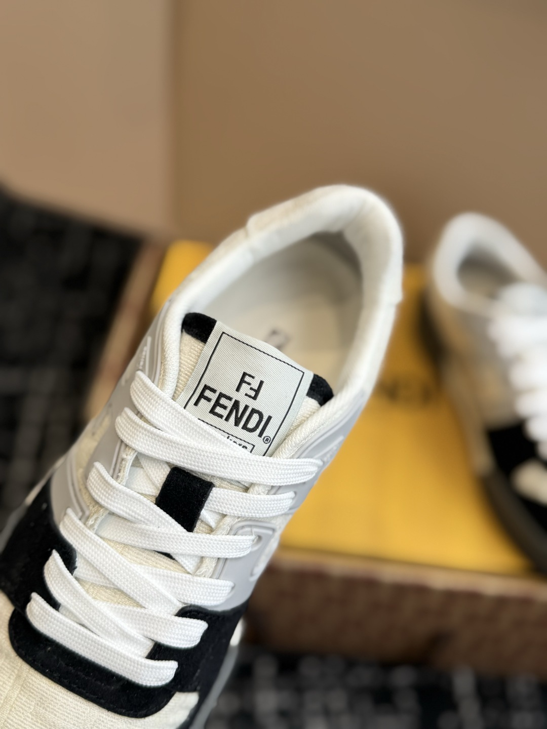 东莞代购级(布+皮) Fendi芬迪爆款系列 情侣款 休闲运动鞋 板鞋 FD match 设计师Kim Jones打造 东莞代购级(布+皮) Fendi芬迪爆款系列 情侣款 休闲运动鞋 板鞋 FD match 设计师Kim Jones打造
