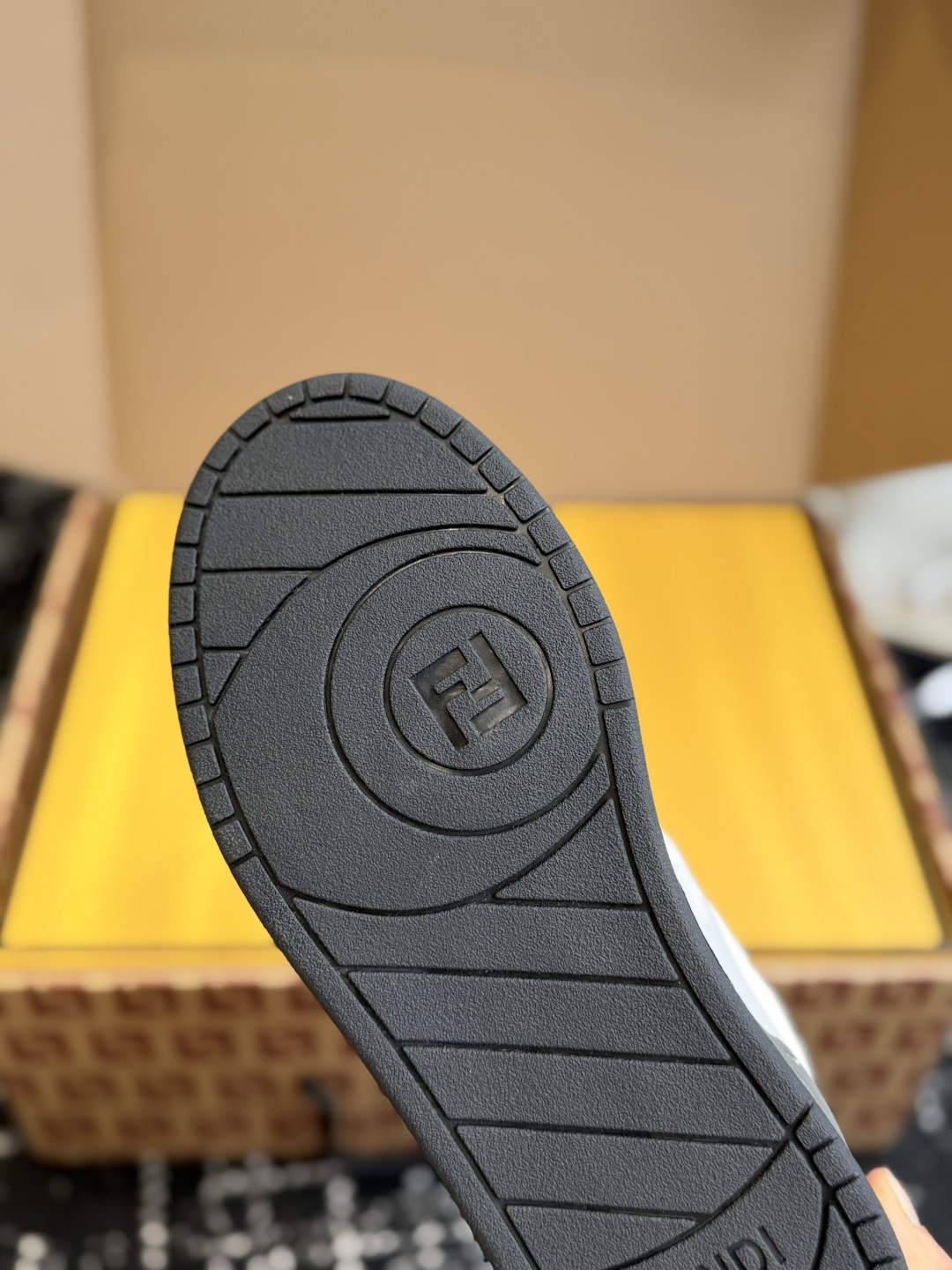 东莞代购级(布+皮) Fendi芬迪爆款系列 情侣款 休闲运动鞋 板鞋 FD match 设计师Kim Jones打造 东莞代购级(布+皮) Fendi芬迪爆款系列 情侣款 休闲运动鞋 板鞋 FD match 设计师Kim Jones打造