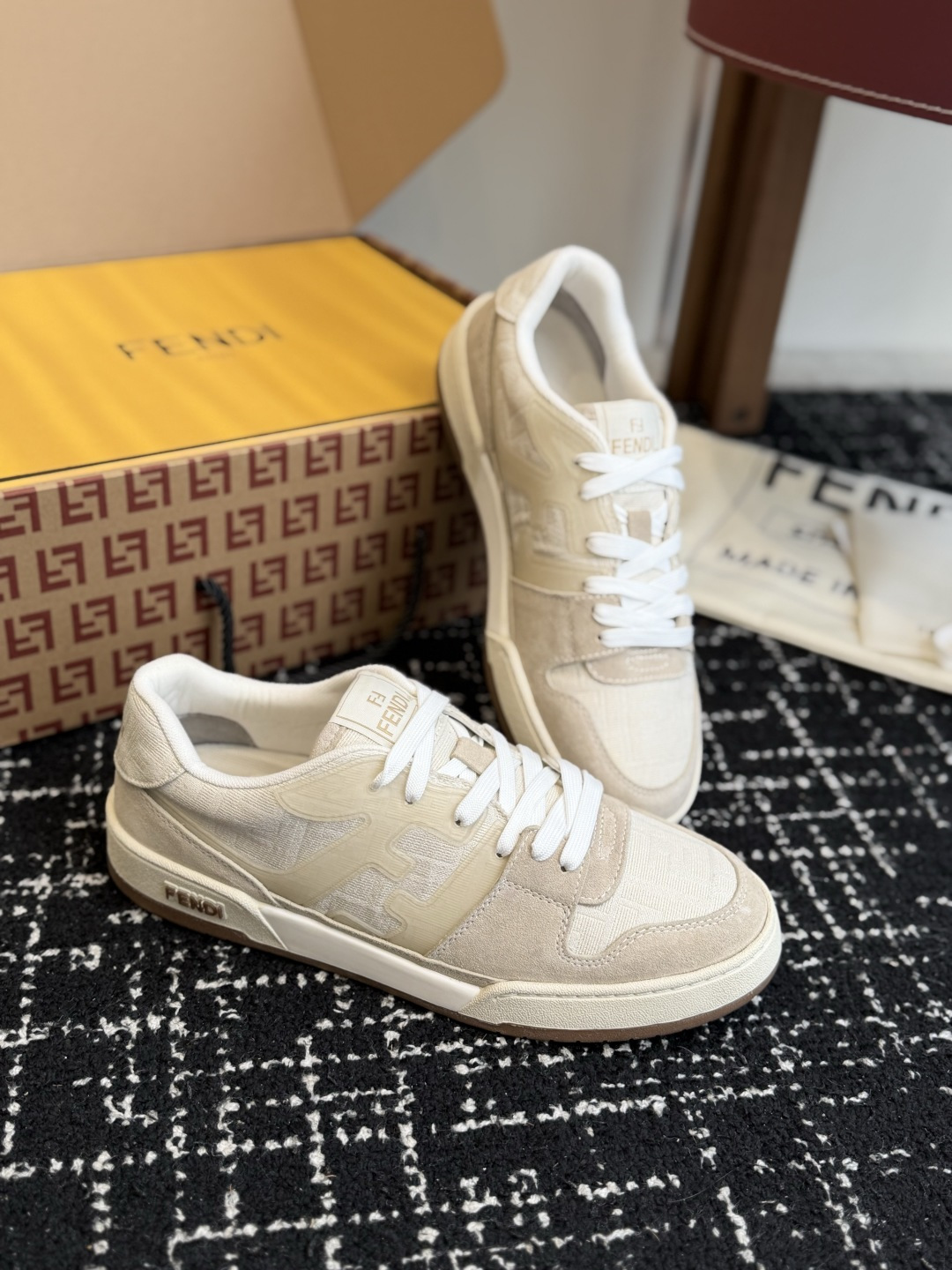东莞代购级(布+皮) Fendi芬迪爆款系列 情侣款 休闲运动鞋 板鞋 FD match 设计师Kim Jones打造 东莞代购级(布+皮) Fendi芬迪爆款系列 情侣款 休闲运动鞋 板鞋 FD match 设计师Kim Jones打造