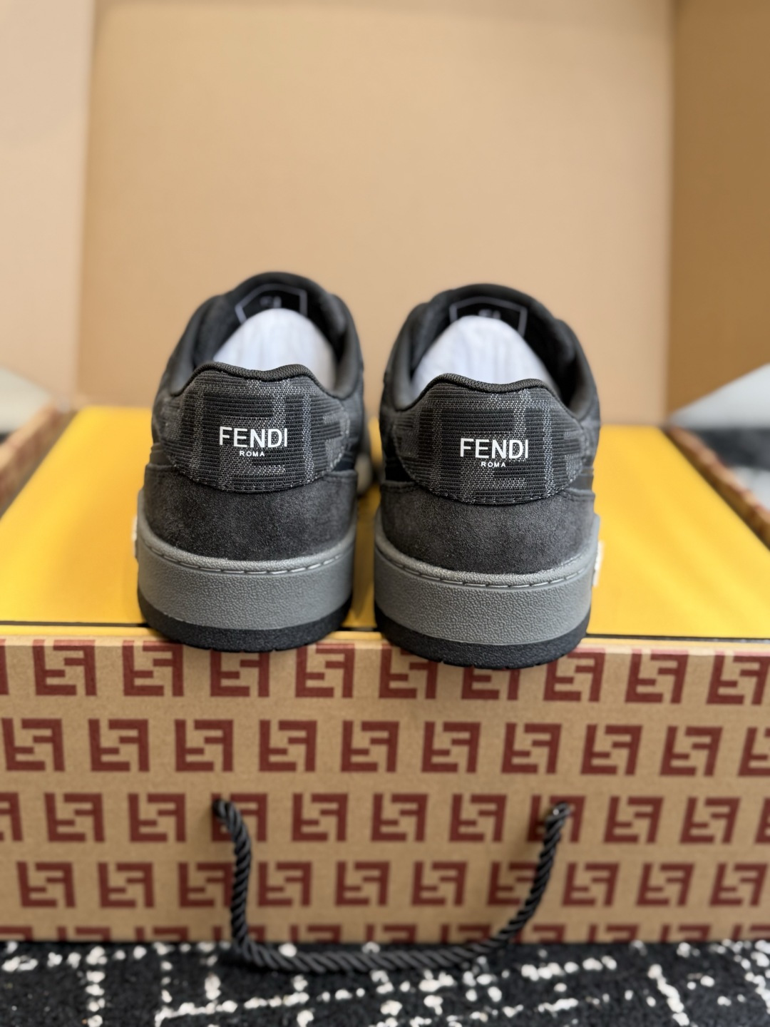 东莞代购级(布+皮) Fendi芬迪爆款系列 情侣款 休闲运动鞋 板鞋 FD match 设计师Kim Jones打造 东莞代购级(布+皮) Fendi芬迪爆款系列 情侣款 休闲运动鞋 板鞋 FD match 设计师Kim Jones打造