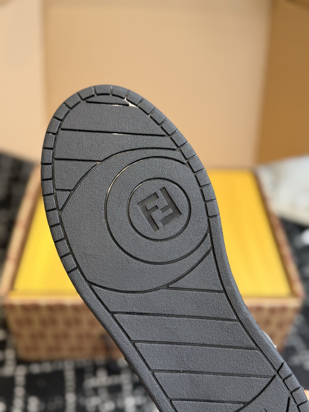 东莞代购级(布+皮) Fendi芬迪爆款系列 情侣款 休闲运动鞋 板鞋 FD match 设计师Kim Jones打造 东莞代购级(布+皮) Fendi芬迪爆款系列 情侣款 休闲运动鞋 板鞋 FD match 设计师Kim Jones打造