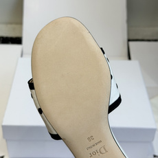 东莞代购级 DIOR 迪奥新品编织袋电绣凉拖 休闲度假风 夏日必入搭配单品 面料:立体刺绣 飞织 内里:垫脚羊皮 跟 东莞代购级 DIOR 迪奥新品编织袋电绣凉拖 休闲度假风 夏日必入搭配单品 面料:立体刺绣 飞织 内里:垫脚羊皮 跟