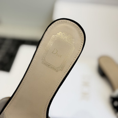 东莞代购级 DIOR 迪奥新品编织袋电绣凉拖 休闲度假风 夏日必入搭配单品 面料:立体刺绣 飞织 内里:垫脚羊皮 跟 东莞代购级 DIOR 迪奥新品编织袋电绣凉拖 休闲度假风 夏日必入搭配单品 面料:立体刺绣 飞织 内里:垫脚羊皮 跟