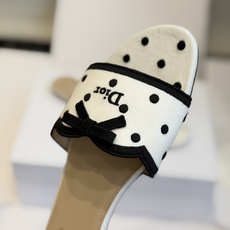 东莞代购级 DIOR 迪奥新品编织袋电绣凉拖 休闲度假风 夏日必入搭配单品 面料:立体刺绣 飞织 内里:垫脚羊皮 跟 东莞代购级 DIOR 迪奥新品编织袋电绣凉拖 休闲度假风 夏日必入搭配单品 面料:立体刺绣 飞织 内里:垫脚羊皮 跟