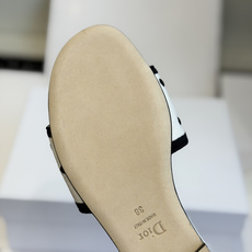 东莞代购级 DIOR 迪奥新品编织袋电绣凉拖 休闲度假风 夏日必入搭配单品 面料:立体刺绣 飞织 内里:垫脚羊皮 跟 东莞代购级 DIOR 迪奥新品编织袋电绣凉拖 休闲度假风 夏日必入搭配单品 面料:立体刺绣 飞织 内里:垫脚羊皮 跟