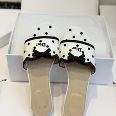 东莞代购级 DIOR 迪奥新品编织袋电绣凉拖 休闲度假风 夏日必入搭配单品 面料:立体刺绣 飞织 内里:垫脚羊皮 跟 东莞代购级 DIOR 迪奥新品编织袋电绣凉拖 休闲度假风 夏日必入搭配单品 面料:立体刺绣 飞织 内里:垫脚羊皮 跟