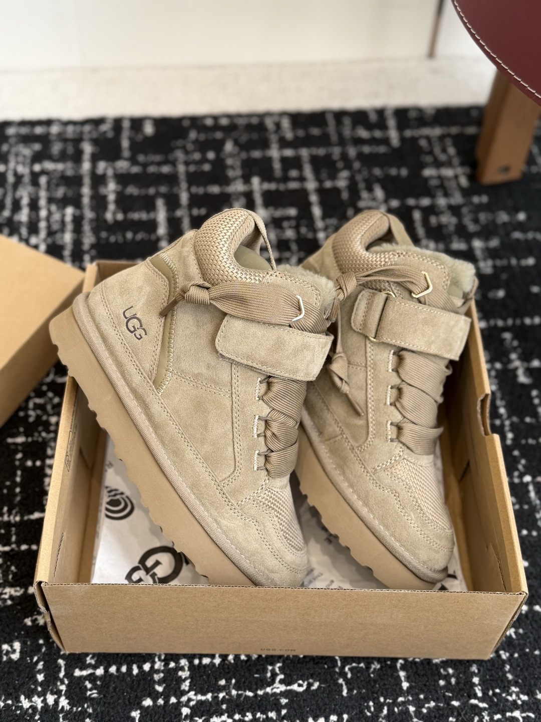 东莞代购级 UGG梅尔坡跟高帮女生羊毛休闲鞋 雪地靴 面料:牛剖层革+织物鞋面 内里:进口澳洲羊毛内里 魔术贴厚底新款 东莞代购级 UGG梅尔坡跟高帮女生羊毛休闲鞋 雪地靴 面料:牛剖层革+织物鞋面 内里:进口澳洲羊毛内里 魔术贴厚底新款
