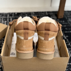东莞代购级 UGG梅尔坡跟高帮女生羊毛休闲鞋 雪地靴 面料:牛剖层革+织物鞋面 内里:进口澳洲羊毛内里 魔术贴厚底新款 东莞代购级 UGG梅尔坡跟高帮女生羊毛休闲鞋 雪地靴 面料:牛剖层革+织物鞋面 内里:进口澳洲羊毛内里 魔术贴厚底新款