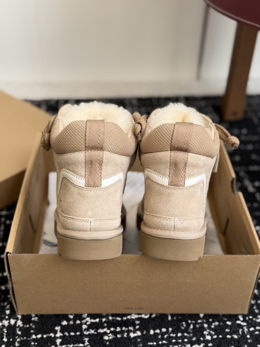 东莞代购级 UGG梅尔坡跟高帮女生羊毛休闲鞋 雪地靴 面料:牛剖层革+织物鞋面 内里:进口澳洲羊毛内里 魔术贴厚底新款 东莞代购级 UGG梅尔坡跟高帮女生羊毛休闲鞋 雪地靴 面料:牛剖层革+织物鞋面 内里:进口澳洲羊毛内里 魔术贴厚底新款