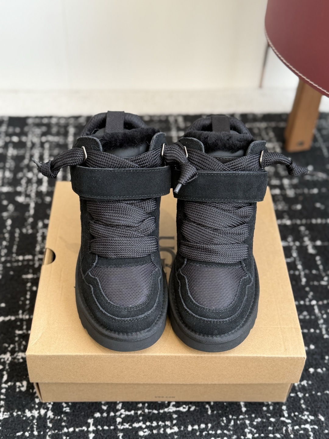 东莞代购级 UGG梅尔坡跟高帮女生羊毛休闲鞋 雪地靴  面料：牛剖层革+织物鞋面 内里：进口澳洲羊毛内里 魔术贴厚底新款
