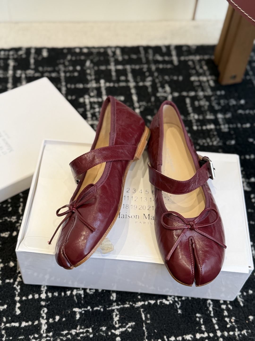 代购级 Maison Margiela丨MM6马吉拉26ss新款 玛丽珍 分趾鞋 Tabi分趾鞋 芭蕾舞鞋 轻松驾驭 小 代购级 Maison Margiela丨MM6马吉拉26ss新款 玛丽珍 分趾鞋 Tabi分趾鞋 芭蕾舞鞋 轻松驾驭 小