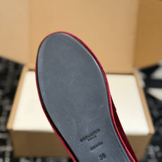 代购级 YSL Yves Saint Laurent (杨树林)踩跟懒人鞋 乐福鞋 每一双都有不同的细节。从反绒到胎牛 代购级 YSL Yves Saint Laurent (杨树林)踩跟懒人鞋 乐福鞋 每一双都有不同的细节。从反绒到胎牛