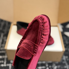 代购级 YSL Yves Saint Laurent (杨树林)踩跟懒人鞋 乐福鞋 每一双都有不同的细节。从反绒到胎牛 代购级 YSL Yves Saint Laurent (杨树林)踩跟懒人鞋 乐福鞋 每一双都有不同的细节。从反绒到胎牛