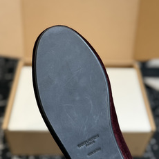代购级 YSL Yves Saint Laurent (杨树林)踩跟懒人鞋 乐福鞋 每一双都有不同的细节。从反绒到胎牛 代购级 YSL Yves Saint Laurent (杨树林)踩跟懒人鞋 乐福鞋 每一双都有不同的细节。从反绒到胎牛