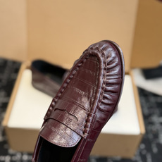 代购级 YSL Yves Saint Laurent (杨树林)踩跟懒人鞋 乐福鞋 每一双都有不同的细节。从反绒到胎牛 代购级 YSL Yves Saint Laurent (杨树林)踩跟懒人鞋 乐福鞋 每一双都有不同的细节。从反绒到胎牛