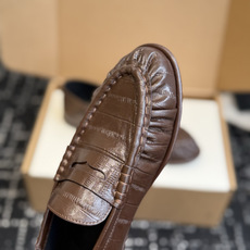 代购级 YSL Yves Saint Laurent (杨树林)踩跟懒人鞋 乐福鞋 每一双都有不同的细节。从反绒到胎牛 代购级 YSL Yves Saint Laurent (杨树林)踩跟懒人鞋 乐福鞋 每一双都有不同的细节。从反绒到胎牛