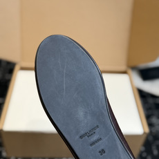 代购级 YSL Yves Saint Laurent (杨树林)踩跟懒人鞋 乐福鞋 每一双都有不同的细节。从反绒到胎牛 代购级 YSL Yves Saint Laurent (杨树林)踩跟懒人鞋 乐福鞋 每一双都有不同的细节。从反绒到胎牛