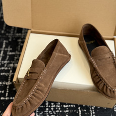 代购级 YSL Yves Saint Laurent (杨树林)踩跟懒人鞋 乐福鞋 每一双都有不同的细节。从反绒到胎牛 代购级 YSL Yves Saint Laurent (杨树林)踩跟懒人鞋 乐福鞋 每一双都有不同的细节。从反绒到胎牛