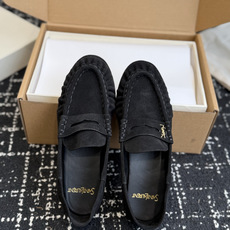 代购级 YSL Yves Saint Laurent (杨树林)踩跟懒人鞋 乐福鞋 每一双都有不同的细节。从反绒到胎牛 代购级 YSL Yves Saint Laurent (杨树林)踩跟懒人鞋 乐福鞋 每一双都有不同的细节。从反绒到胎牛