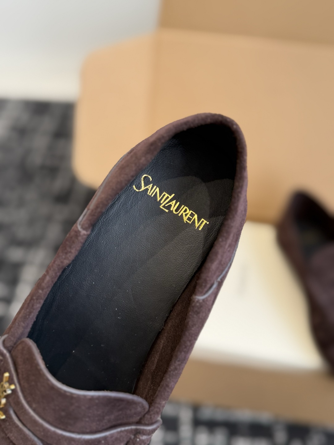 代购级 YSL Yves Saint Laurent (杨树林)踩跟懒人鞋 乐福鞋 每一双都有不同的细节。从反绒到胎牛 代购级 YSL Yves Saint Laurent (杨树林)踩跟懒人鞋 乐福鞋 每一双都有不同的细节。从反绒到胎牛