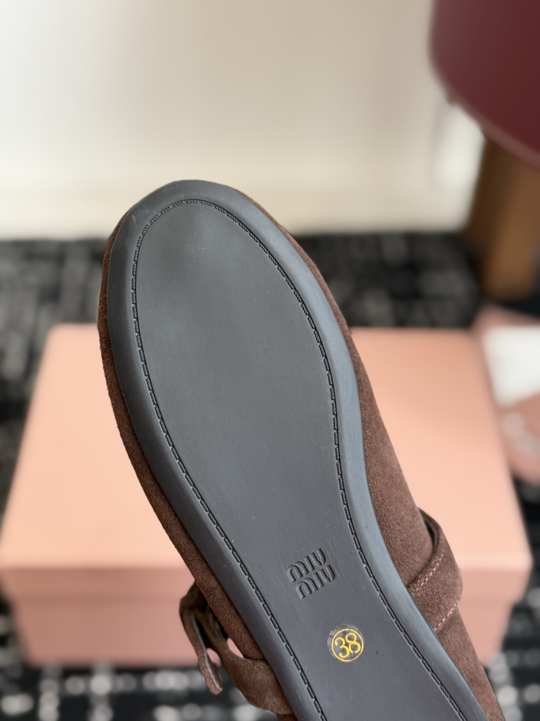 代购级 Miumiu 26ss新款羊毛 玛丽珍鞋 单鞋 原版1:1开发 非常可爱 俏皮 搭配袜子 很时尚…搭配半裙穿y 代购级 Miumiu 26ss新款羊毛 玛丽珍鞋 单鞋 原版1:1开发 非常可爱 俏皮 搭配袜子 很时尚…搭配半裙穿y