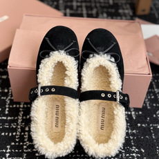代购级 Miumiu 26ss新款羊毛 玛丽珍鞋 单鞋 原版1:1开发 非常可爱 俏皮 搭配袜子 很时尚…搭配半裙穿y 代购级 Miumiu 26ss新款羊毛 玛丽珍鞋 单鞋 原版1:1开发 非常可爱 俏皮 搭配袜子 很时尚…搭配半裙穿y