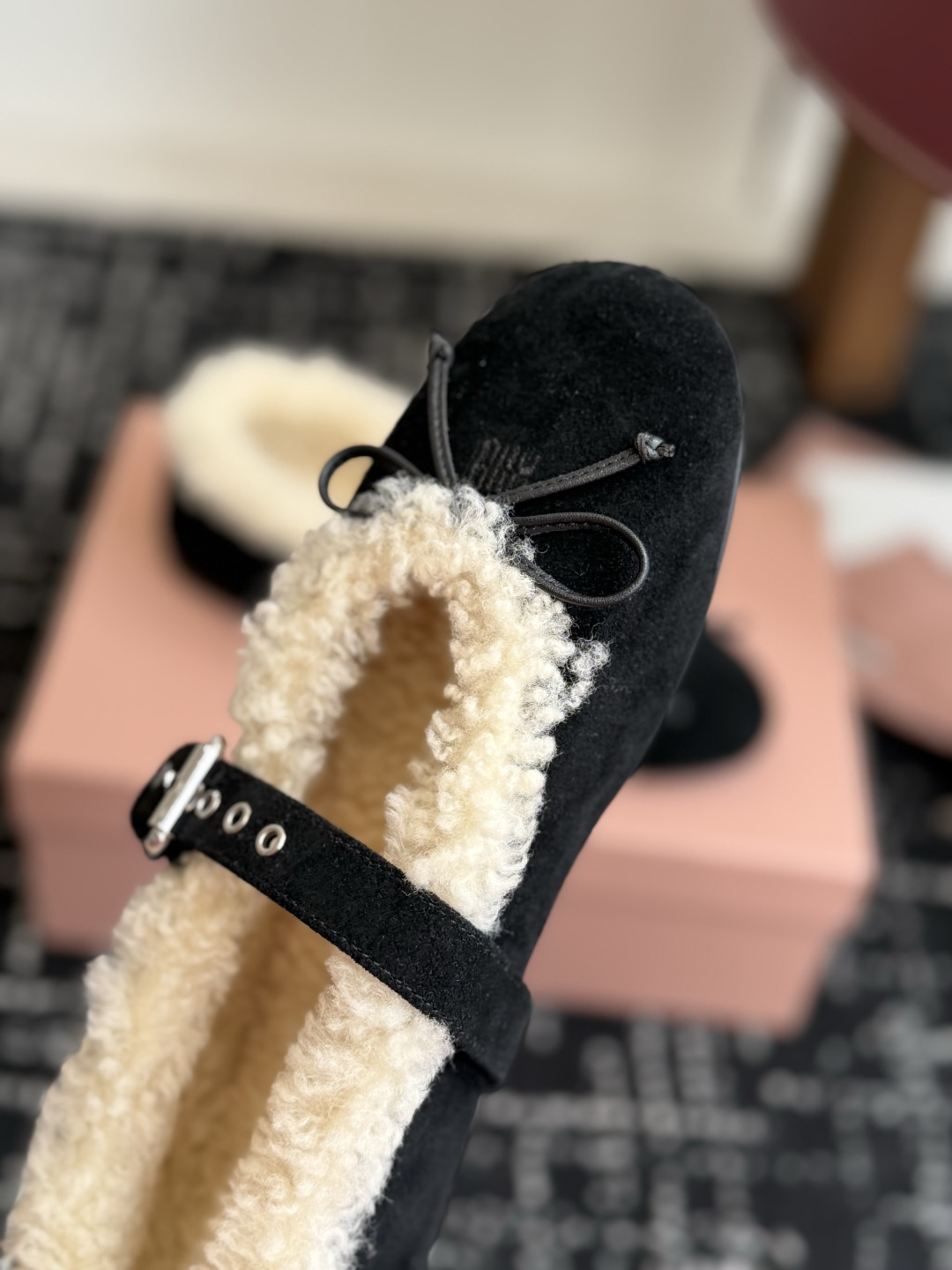 代购级 Miumiu 26ss新款羊毛 玛丽珍鞋 单鞋 原版1:1开发 非常可爱 俏皮 搭配袜子 很时尚…搭配半裙穿y 代购级 Miumiu 26ss新款羊毛 玛丽珍鞋 单鞋 原版1:1开发 非常可爱 俏皮 搭配袜子 很时尚…搭配半裙穿y