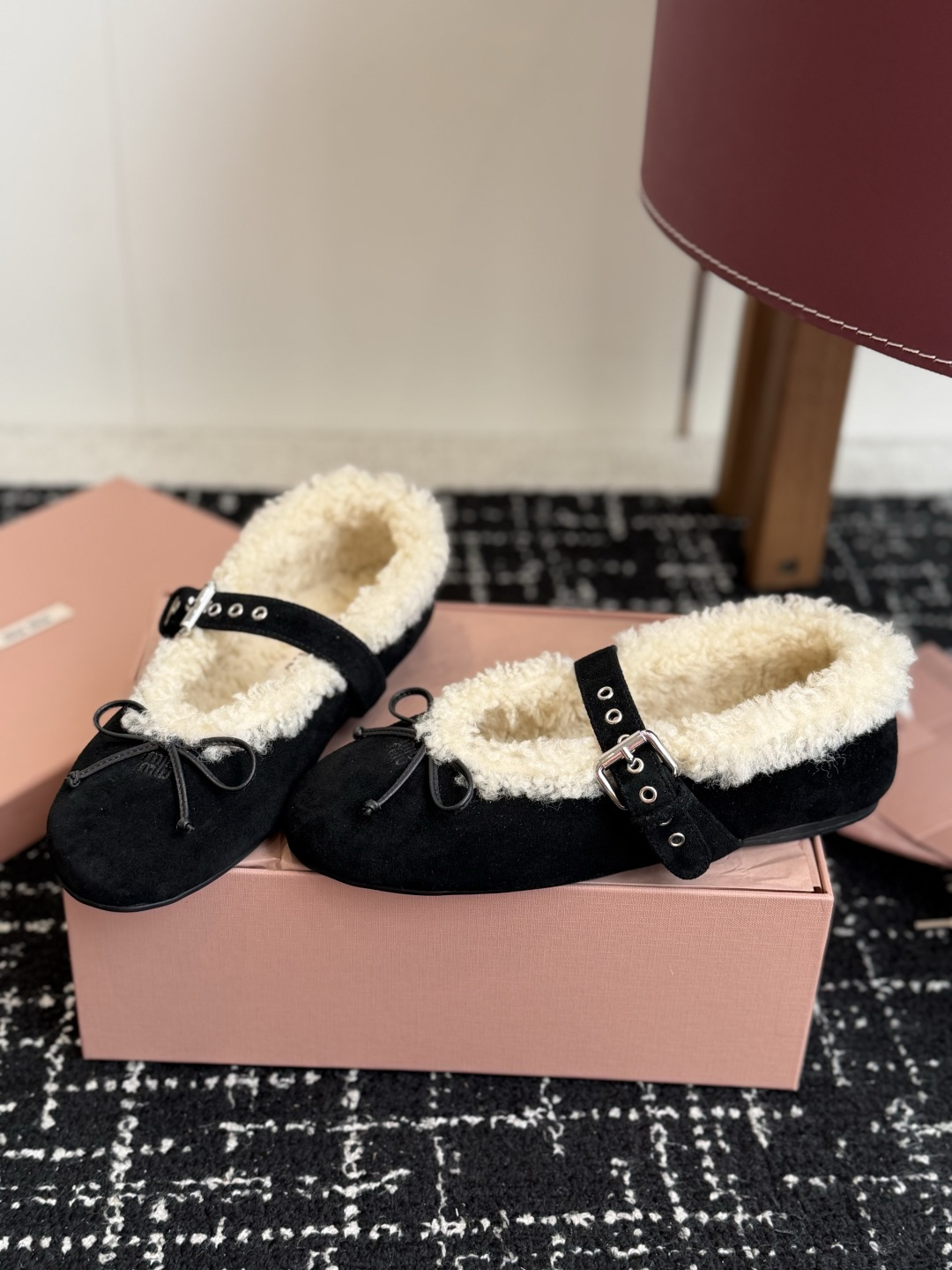 代购级 Miumiu 26ss新款羊毛 玛丽珍鞋 单鞋 原版1:1开发 非常可爱 俏皮 搭配袜子 很时尚…搭配半裙穿y 代购级 Miumiu 26ss新款羊毛 玛丽珍鞋 单鞋 原版1:1开发 非常可爱 俏皮 搭配袜子 很时尚…搭配半裙穿y