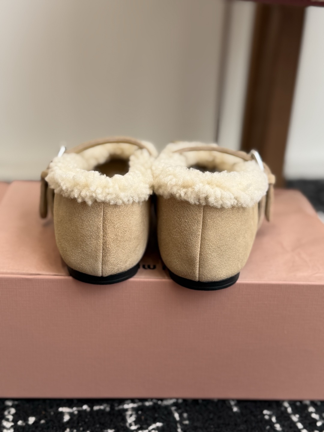 代购级 Miumiu 26ss新款羊毛 玛丽珍鞋 单鞋 原版1:1开发 非常可爱 俏皮 搭配袜子 很时尚…搭配半裙穿y 代购级 Miumiu 26ss新款羊毛 玛丽珍鞋 单鞋 原版1:1开发 非常可爱 俏皮 搭配袜子 很时尚…搭配半裙穿y