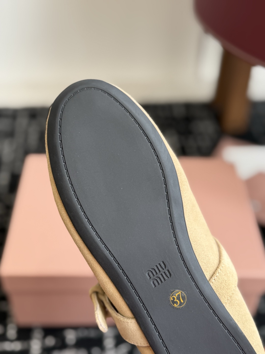 代购级 Miumiu 26ss新款羊毛 玛丽珍鞋 单鞋 原版1:1开发 非常可爱 俏皮 搭配袜子 很时尚…搭配半裙穿y 代购级 Miumiu 26ss新款羊毛 玛丽珍鞋 单鞋 原版1:1开发 非常可爱 俏皮 搭配袜子 很时尚…搭配半裙穿y