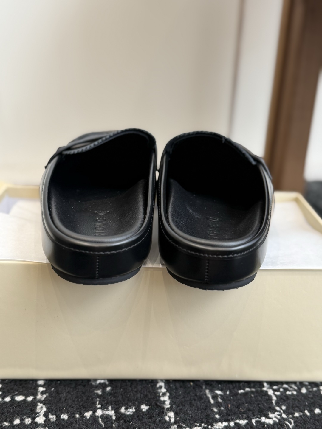东莞代购级 原单ICICLE 之禾 厚底博肯拖鞋 原盒包装! 夏季舒适佛系凉鞋,非常舒服的居家感,慵懒的朋友最爱的款 东莞代购级 原单ICICLE 之禾 厚底博肯拖鞋 原盒包装! 夏季舒适佛系凉鞋,非常舒服的居家感,慵懒的朋友最爱的款