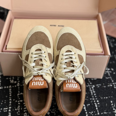 东莞代购级 miumiu缪缪新款走秀MiuMiu 德训休闲鞋 秀场工艺来自Miu Miu系列的细节特写 新季的潮流此刻挚 东莞代购级 miumiu缪缪新款走秀MiuMiu 德训休闲鞋 秀场工艺来自Miu Miu系列的细节特写 新季的潮流此刻挚