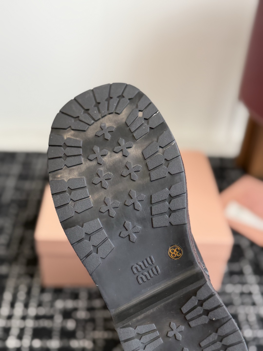 代购级 mium 缪缪26ss 秋冬 复古机车长靴 时尚机车长靴，独到味道，人人都爱也轻松驾驭  百搭经典的鞋楦，足以征