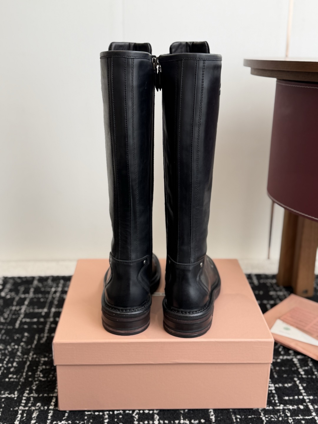 代购级 mium 缪缪26ss 秋冬 复古机车长靴 时尚机车长靴，独到味道，人人都爱也轻松驾驭  百搭经典的鞋楦，足以征