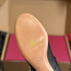 东莞代购级 RV26ss新款Très Vivier 钻扣玛丽珍单鞋粗跟芭蕾舞鞋高跟鞋 由Belle Vivier汲取灵感 东莞代购级 RV26ss新款Très Vivier 钻扣玛丽珍单鞋粗跟芭蕾舞鞋高跟鞋 由Belle Vivier汲取灵感