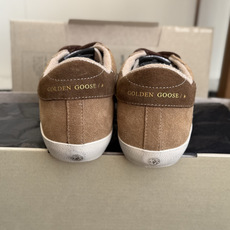 男士+10 GGDB Golden Goose 星星运动鞋板鞋休闲鞋 延续品牌标志性的做旧脏脏鞋风格,结合复古板鞋的低帮 男士+10 GGDB Golden Goose 星星运动鞋板鞋休闲鞋 延续品牌标志性的做旧脏脏鞋风格,结合复古板鞋的低帮