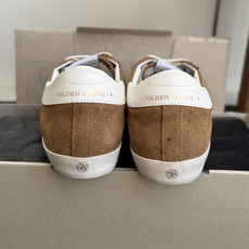 男士+10 GGDB Golden Goose 星星运动鞋板鞋休闲鞋 延续品牌标志性的做旧脏脏鞋风格,结合复古板鞋的低帮 男士+10 GGDB Golden Goose 星星运动鞋板鞋休闲鞋 延续品牌标志性的做旧脏脏鞋风格,结合复古板鞋的低帮