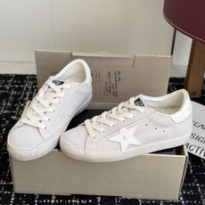 男士+10 GGDB Golden Goose 星星运动鞋板鞋休闲鞋 延续品牌标志性的做旧脏脏鞋风格,结合复古板鞋的低帮 男士+10 GGDB Golden Goose 星星运动鞋板鞋休闲鞋 延续品牌标志性的做旧脏脏鞋风格,结合复古板鞋的低帮