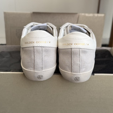 男士+10 GGDB Golden Goose 星星运动鞋板鞋休闲鞋 延续品牌标志性的做旧脏脏鞋风格,结合复古板鞋的低帮 男士+10 GGDB Golden Goose 星星运动鞋板鞋休闲鞋 延续品牌标志性的做旧脏脏鞋风格,结合复古板鞋的低帮