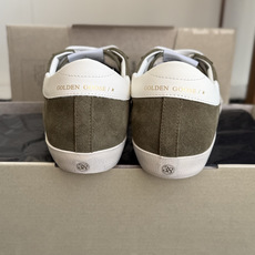 男士+10 GGDB Golden Goose 星星运动鞋板鞋休闲鞋 延续品牌标志性的做旧脏脏鞋风格,结合复古板鞋的低帮 男士+10 GGDB Golden Goose 星星运动鞋板鞋休闲鞋 延续品牌标志性的做旧脏脏鞋风格,结合复古板鞋的低帮