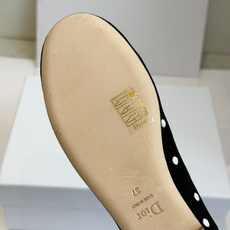代购级 Dior 迪奥2026新款单鞋 一眼就想要,今年大热波点!单鞋简单大方‘低调奢华! 配上醒目的 Dior标志刺绣 代购级 Dior 迪奥2026新款单鞋 一眼就想要,今年大热波点!单鞋简单大方‘低调奢华! 配上醒目的 Dior标志刺绣