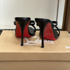 代购级 Christian Louboutin 春夏新款时装走秀芭蕾蝴蝶结高跟凉拖 CL红底永远的YYDS 𝐶ℎ𝑟𝑖𝑠𝑡 代购级 Christian Louboutin 春夏新款时装走秀芭蕾蝴蝶结高跟凉拖 CL红底永远的YYDS 𝐶ℎ𝑟𝑖𝑠𝑡