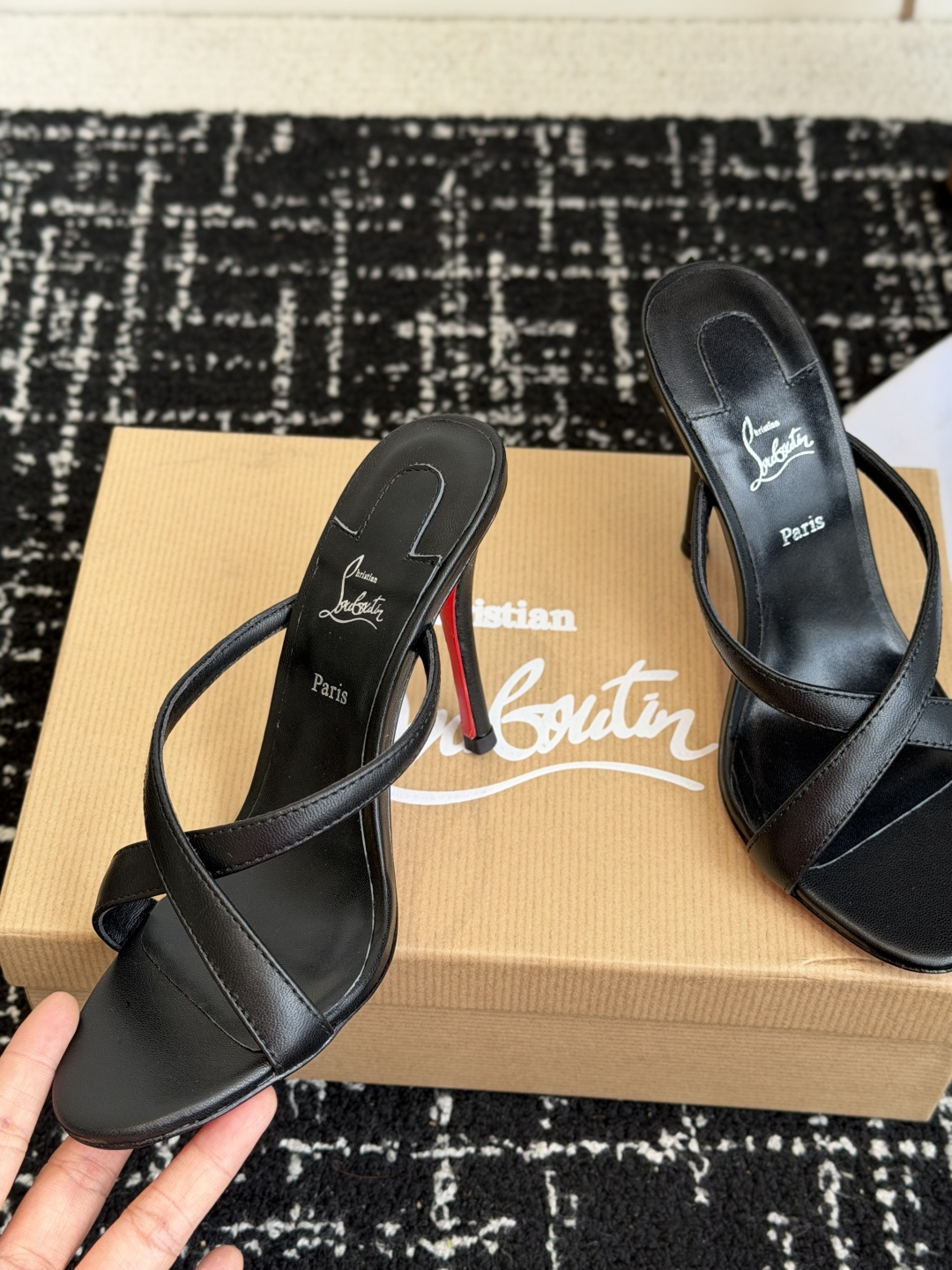 代购级 Christian Louboutin 春夏新款时装走秀芭蕾蝴蝶结高跟凉拖 CL红底永远的YYDS 𝐶ℎ𝑟𝑖𝑠𝑡 代购级 Christian Louboutin 春夏新款时装走秀芭蕾蝴蝶结高跟凉拖 CL红底永远的YYDS 𝐶ℎ𝑟𝑖𝑠𝑡