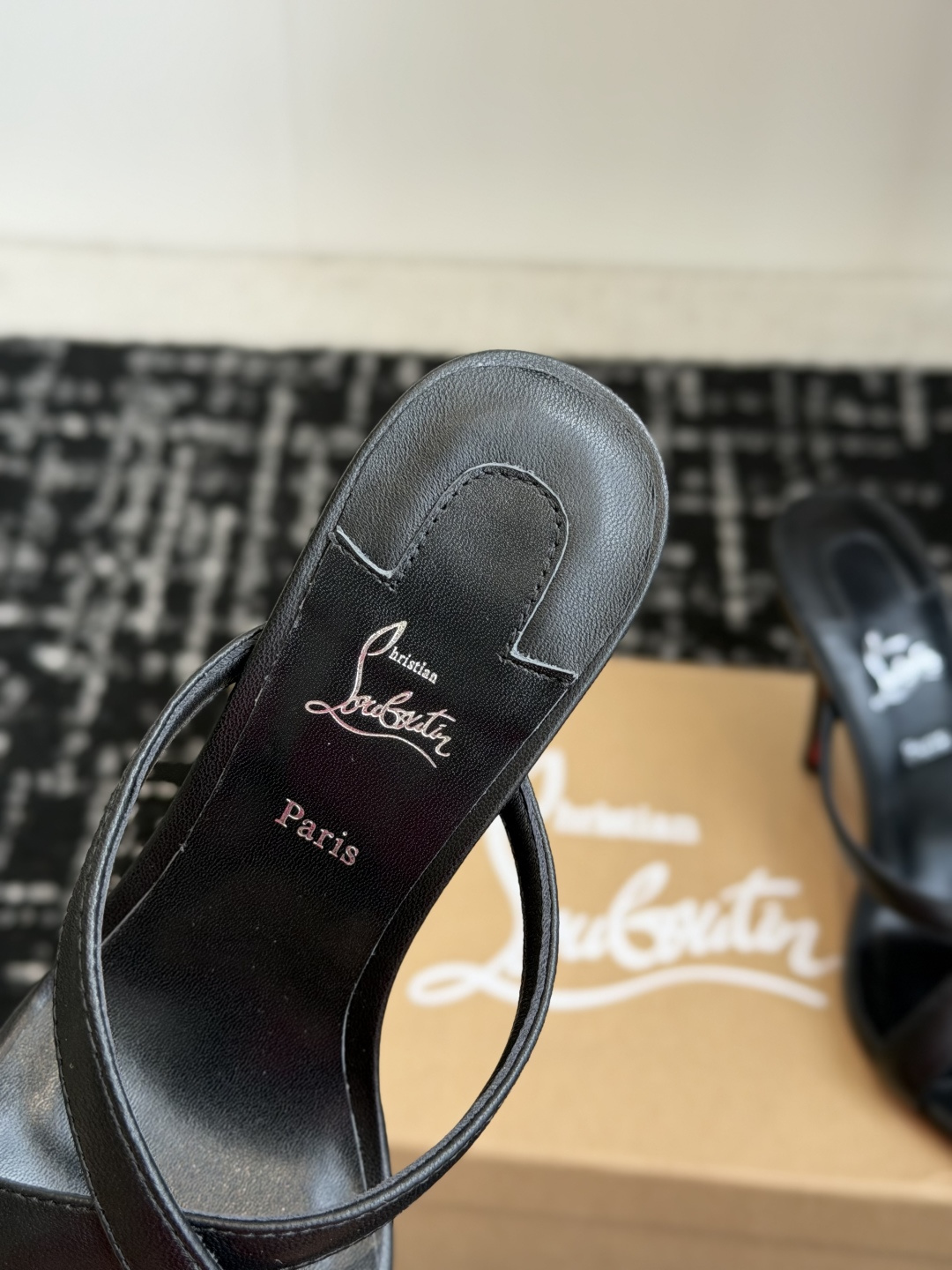 代购级 Christian Louboutin 春夏新款时装走秀芭蕾蝴蝶结高跟凉拖 CL红底永远的YYDS 𝐶ℎ𝑟𝑖𝑠𝑡 代购级 Christian Louboutin 春夏新款时装走秀芭蕾蝴蝶结高跟凉拖 CL红底永远的YYDS 𝐶ℎ𝑟𝑖𝑠𝑡