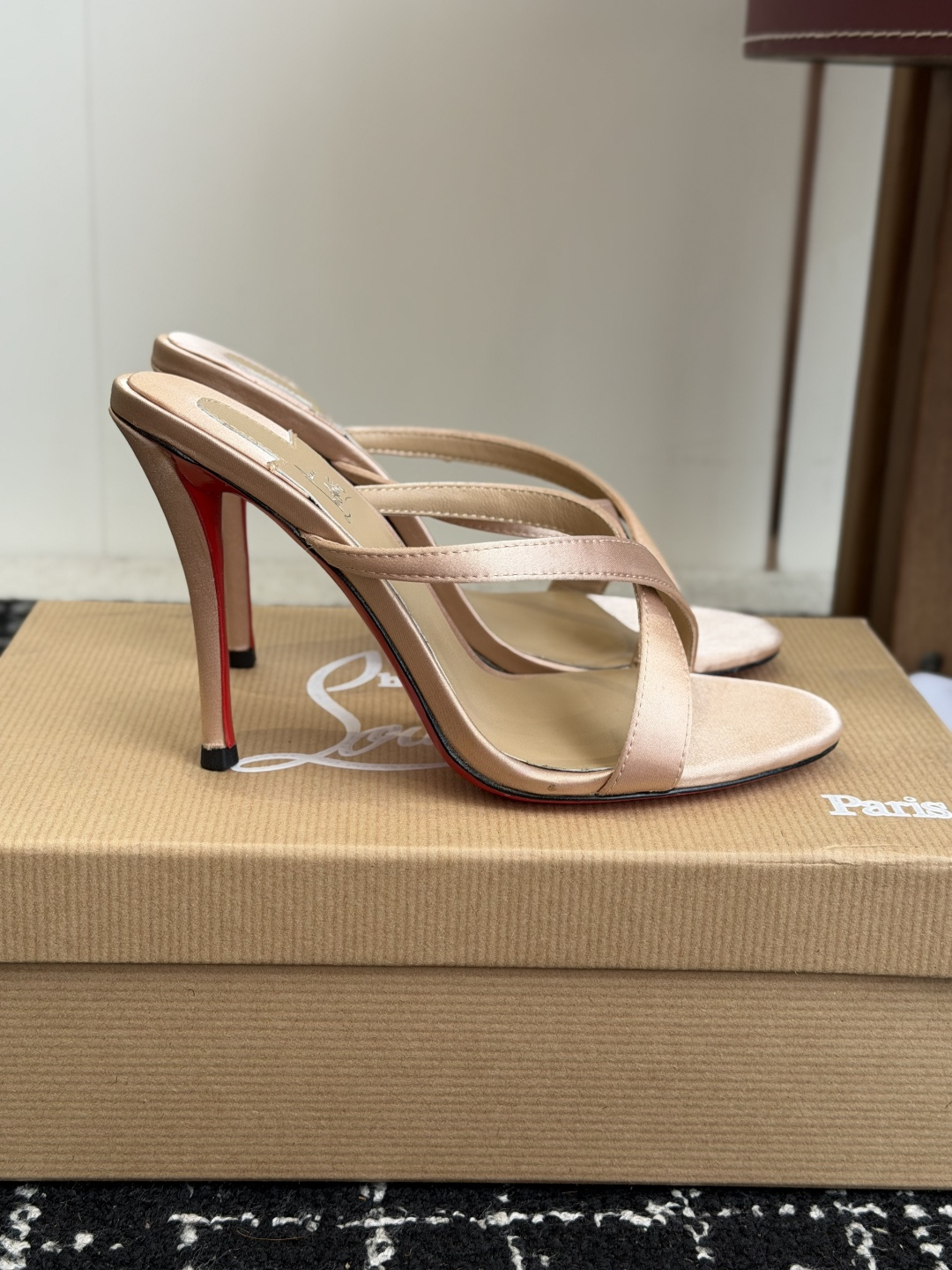 代购级 Christian Louboutin 春夏新款时装走秀芭蕾蝴蝶结高跟凉拖 CL红底永远的YYDS 𝐶ℎ𝑟𝑖𝑠𝑡 代购级 Christian Louboutin 春夏新款时装走秀芭蕾蝴蝶结高跟凉拖 CL红底永远的YYDS 𝐶ℎ𝑟𝑖𝑠𝑡