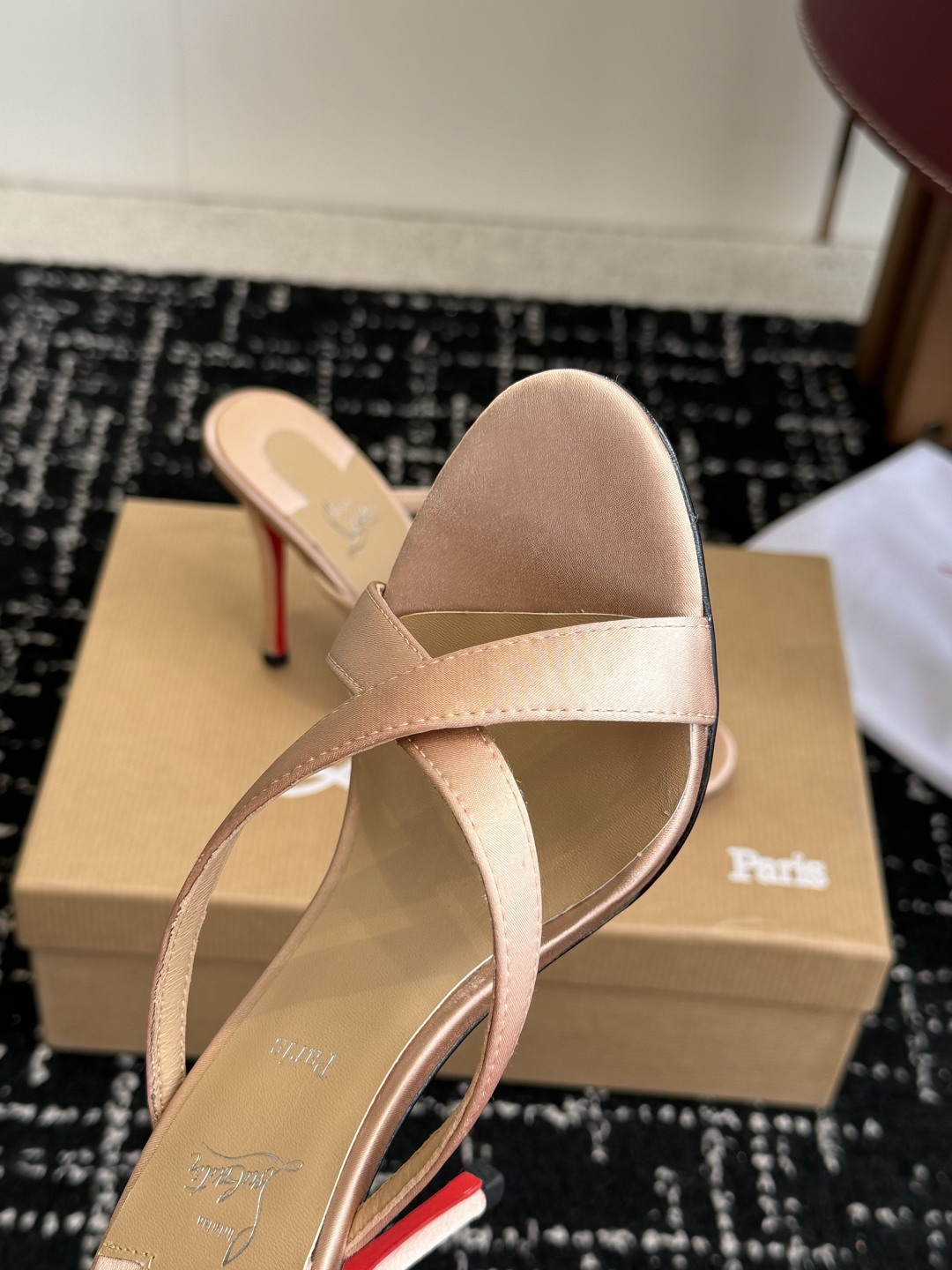 代购级 Christian Louboutin 春夏新款时装走秀芭蕾蝴蝶结高跟凉拖 CL红底永远的YYDS 𝐶ℎ𝑟𝑖𝑠𝑡 代购级 Christian Louboutin 春夏新款时装走秀芭蕾蝴蝶结高跟凉拖 CL红底永远的YYDS 𝐶ℎ𝑟𝑖𝑠𝑡