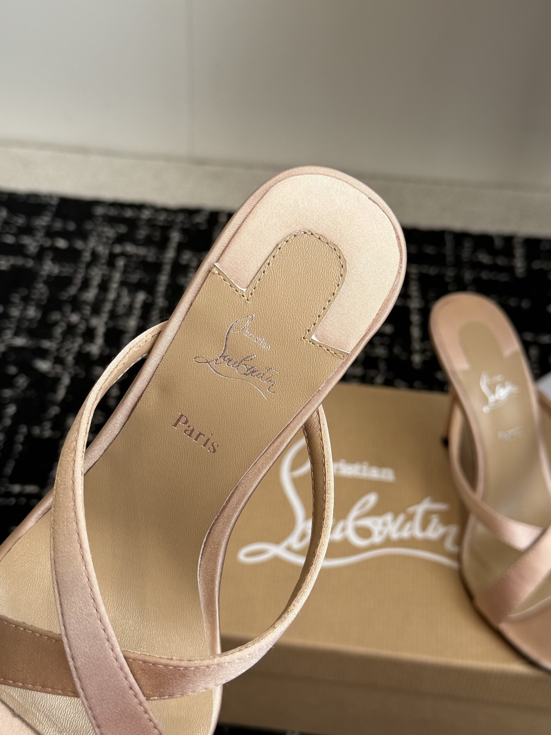 代购级 Christian Louboutin 春夏新款时装走秀芭蕾蝴蝶结高跟凉拖 CL红底永远的YYDS 𝐶ℎ𝑟𝑖𝑠𝑡 代购级 Christian Louboutin 春夏新款时装走秀芭蕾蝴蝶结高跟凉拖 CL红底永远的YYDS 𝐶ℎ𝑟𝑖𝑠𝑡