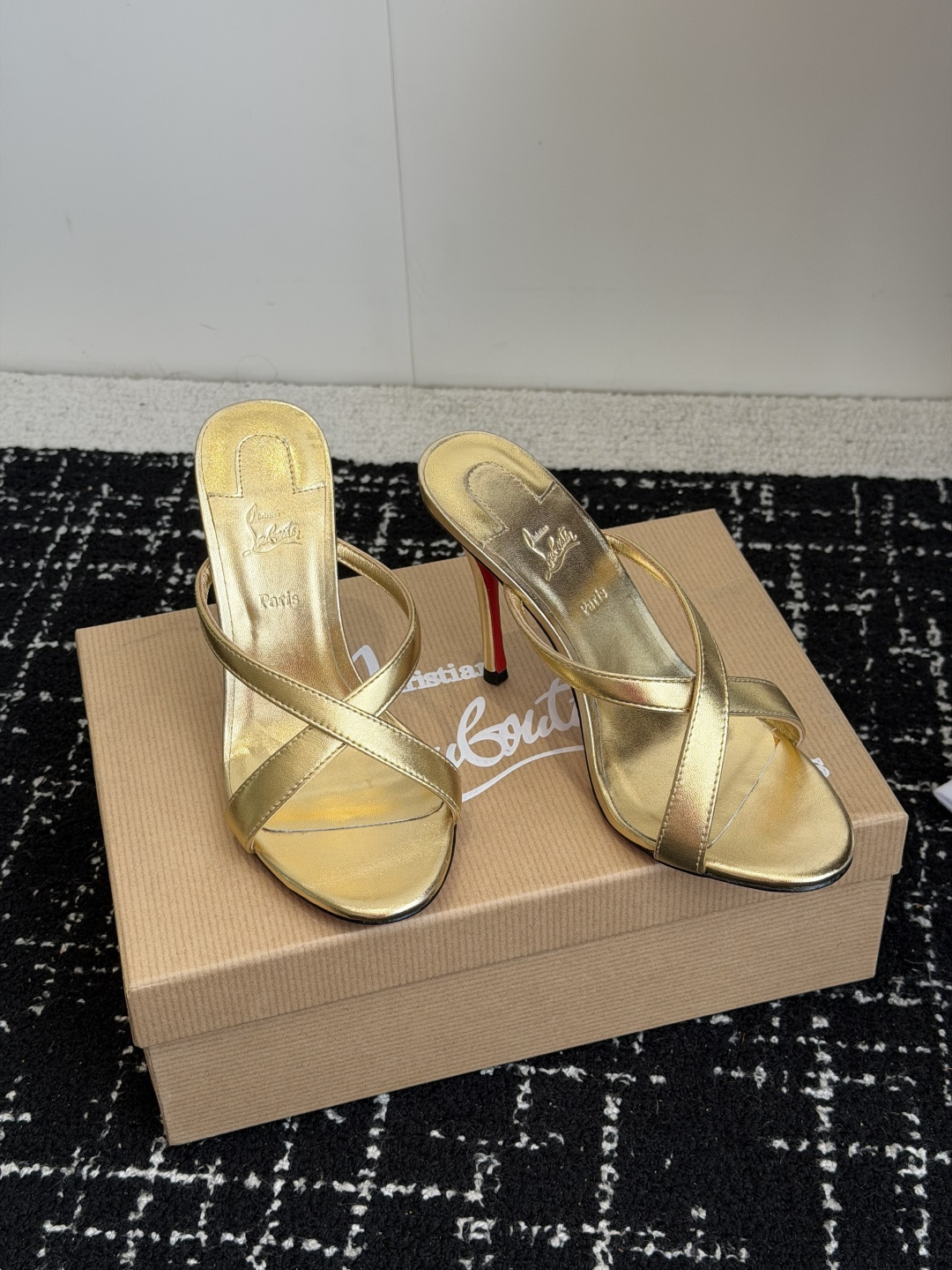 代购级 Christian Louboutin 春夏新款时装走秀芭蕾蝴蝶结高跟凉拖 CL红底永远的YYDS 𝐶ℎ𝑟𝑖𝑠𝑡 代购级 Christian Louboutin 春夏新款时装走秀芭蕾蝴蝶结高跟凉拖 CL红底永远的YYDS 𝐶ℎ𝑟𝑖𝑠𝑡