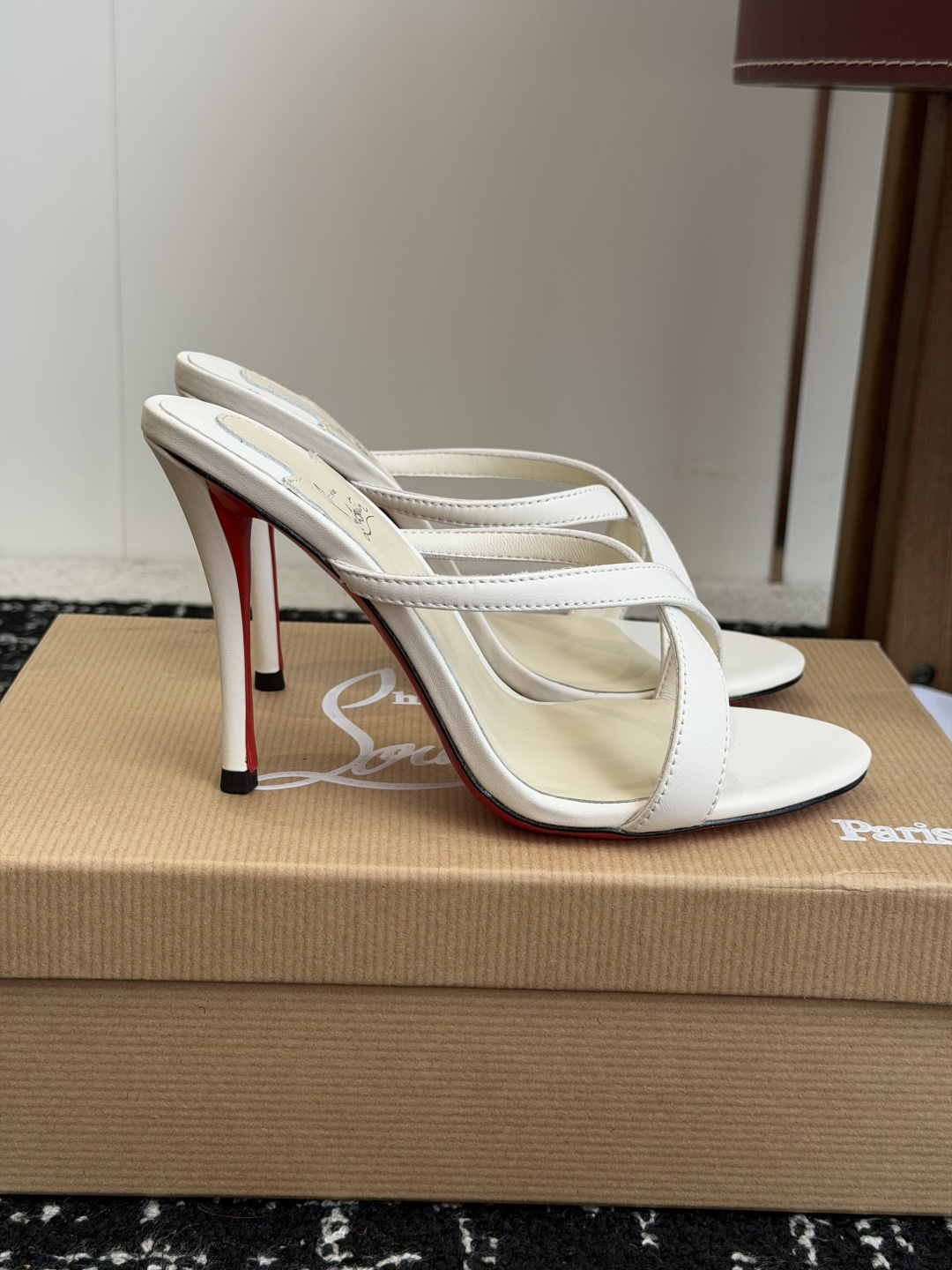 代购级 Christian Louboutin 春夏新款时装走秀芭蕾蝴蝶结高跟凉拖 CL红底永远的YYDS 𝐶ℎ𝑟𝑖𝑠𝑡 代购级 Christian Louboutin 春夏新款时装走秀芭蕾蝴蝶结高跟凉拖 CL红底永远的YYDS 𝐶ℎ𝑟𝑖𝑠𝑡