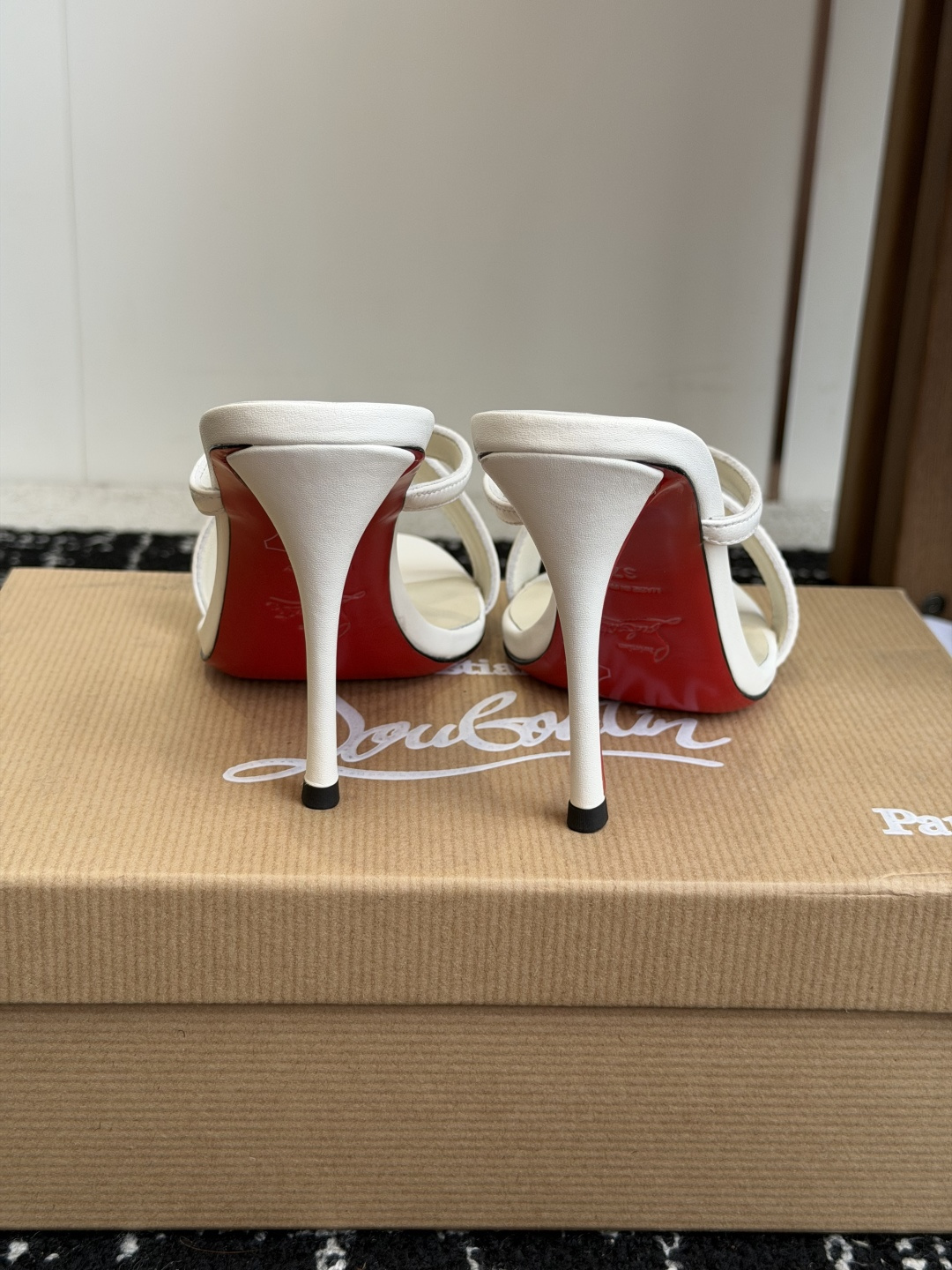 代购级 Christian Louboutin 春夏新款时装走秀芭蕾蝴蝶结高跟凉拖 CL红底永远的YYDS 𝐶ℎ𝑟𝑖𝑠𝑡 代购级 Christian Louboutin 春夏新款时装走秀芭蕾蝴蝶结高跟凉拖 CL红底永远的YYDS 𝐶ℎ𝑟𝑖𝑠𝑡